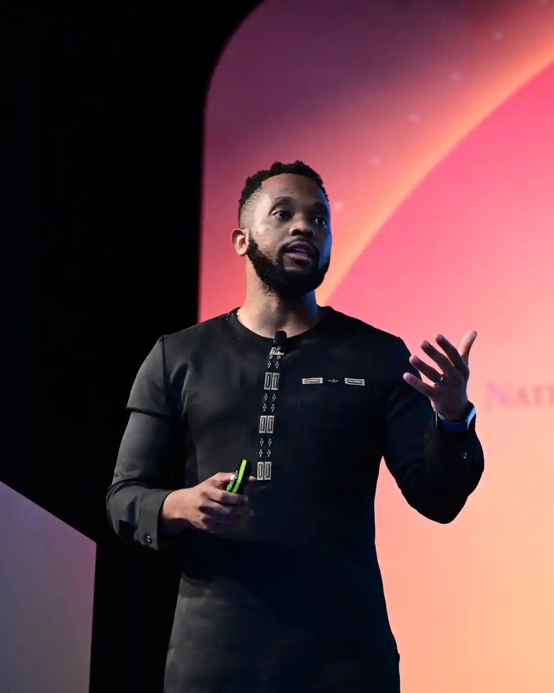 Dr Kalonji presenting his research on stage in Singapore.